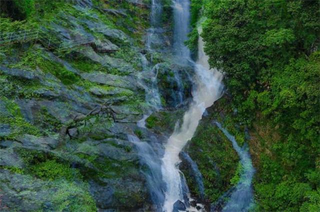 国内“小冰岛”山寨景点爆火,竟是废弃采石场爆改!各种照骗景点太离谱!